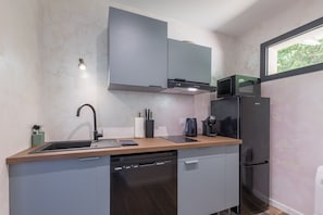 Fridge, microwave, dishwasher, coffee/tea maker