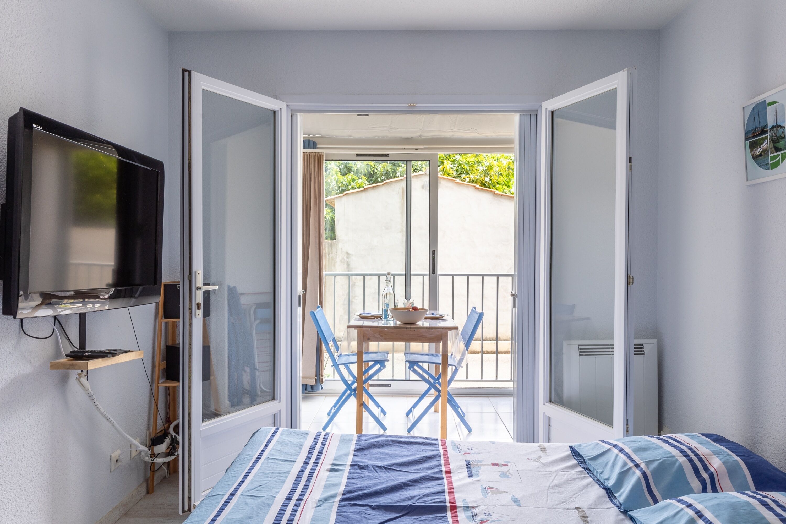 Fer et planche à repasser, draps fournis