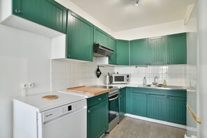 Fridge, microwave, oven, dishwasher