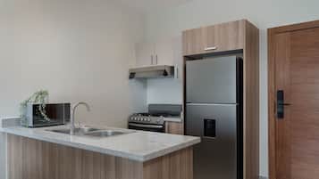 Fridge, microwave, oven, coffee/tea maker