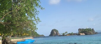 Charming 2-bedroom house in tranquil Upper Villa with AC