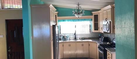 Mikrowelle, Ofen, Herdplatte, Geschirrspüler