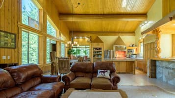 House, Multiple Beds, Patio, Mountain View (Therriault Pass Sanctuary) | Living area