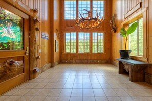 Maison, plusieurs lits, patio, vue montagne (Therriault Pass Sanctuary) | Intérieur