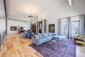 Smart TV, fireplace, offices