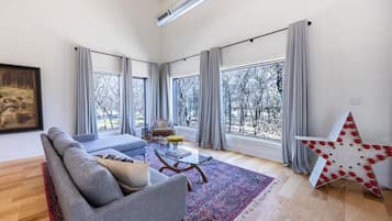 Smart TV, fireplace, offices