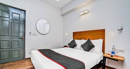 Super OYO Tonwhouse 1274 Patrakarpuram