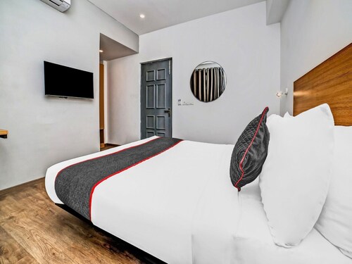 Super OYO Tonwhouse 1274 Patrakarpuram
