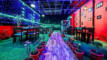 House | Outdoor dining