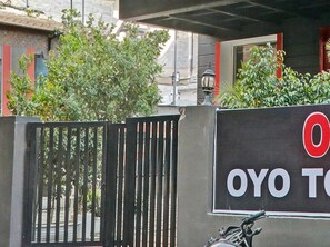 Reception - Super OYO Tonwhouse 1274 Patrakarpuram (Lucknow)