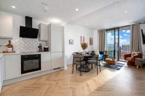 Interior - Luxury 1BR I Private Balcony I City Centre I Views (Manchester)