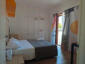 2 bedrooms, iron/ironing board, bed sheets