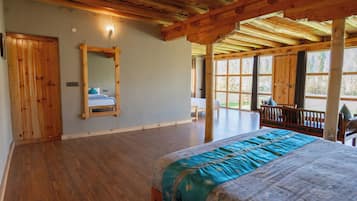 Estudi en suite familiar | Bany | Dutxa, capçal de dutxa tipus cascada i articles de tocador gratuïts