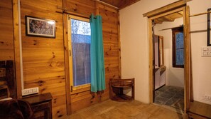 Executive Cottage | Bathroom | Shower, rainfall showerhead, free toiletries, hair dryer - Nubra Ecolodge (Leh)