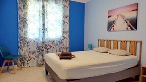 5 bedrooms, iron/ironing board, WiFi, bed sheets