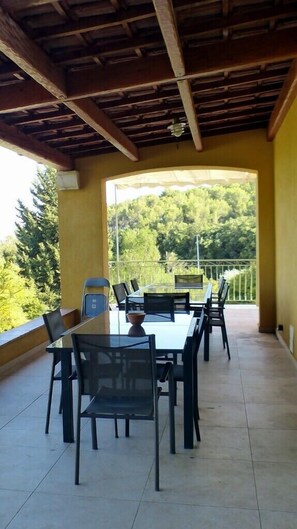 Outdoor dining - Sunny house with garden and private pool (Ollioules)