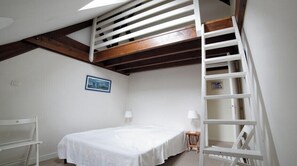 2 bedrooms, iron/ironing board, WiFi