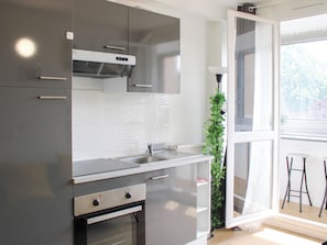 Kühlschrank, Mikrowelle, Ofen, Geschirrspüler