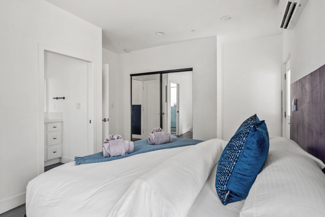 2 bedrooms, desk, iron/ironing board, travel crib