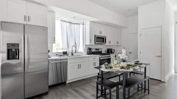 冰箱、微波炉、烤箱、炉灶