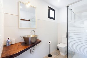 Hair dryer, towels