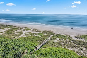 Beach nearby, sun-loungers, beach towels