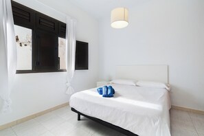 2 habitaciones, tabla de planchar con plancha, wifi y ropa de cama