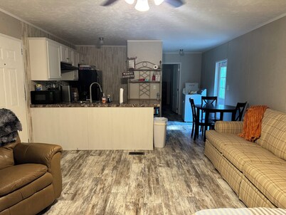 LITTLE MONTANA is a secluded little space close to beautiful Lake Mary