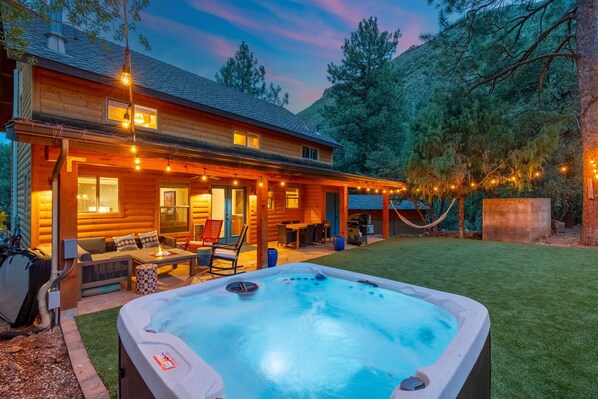 Terrace/patio - Luxury 4BR: Hot Tub • Game Room • Canyon Views (Sedona)