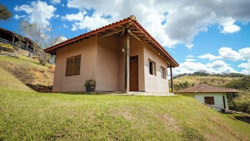 Quarto standard | Roupas de cama antialérgicas, berço de viagem, Wi-Fi de cortesia