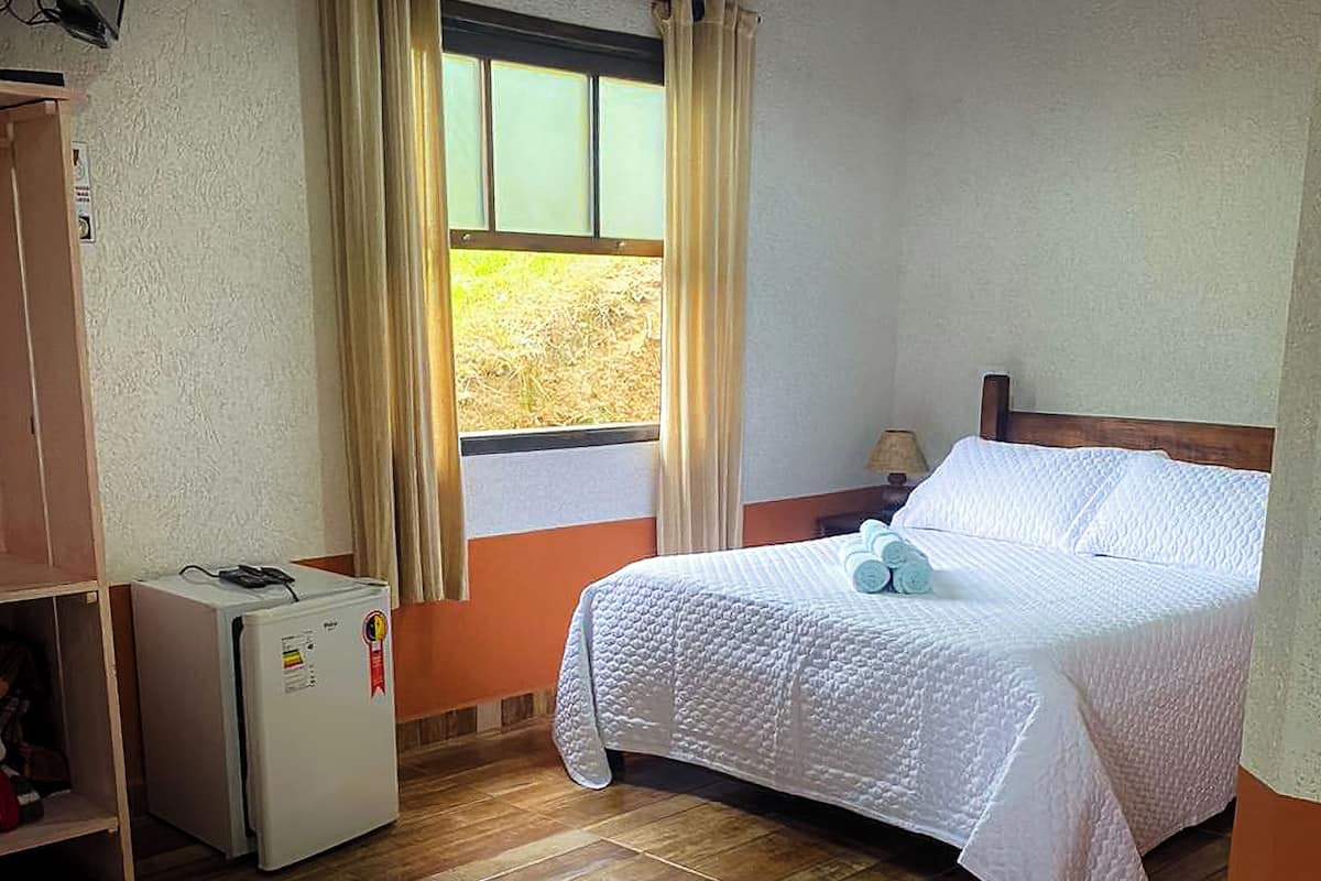 Deluxe Chalet | Hypo-allergenic bedding, travel cot, free WiFi, bed sheets