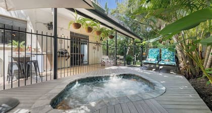 Villa Palma A Leafy Chic Retreat by the Foreshore