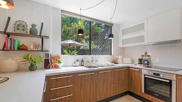 Fridge, microwave, oven, stovetop