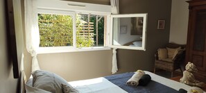 2 bedrooms, iron/ironing board, travel crib, free WiFi