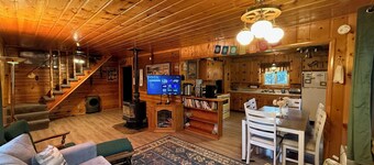 Cozy Cabin in the Woods.  25 minutes to Yellowstone National Park