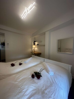 3 bedrooms, iron/ironing board, Internet, bed sheets