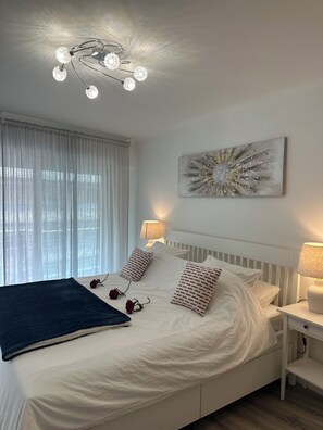 3 slaapkamers, een strijkplank/strijkijzer, internet, beddengoed