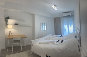 3 habitaciones, tabla de planchar con plancha, internet y ropa de cama 