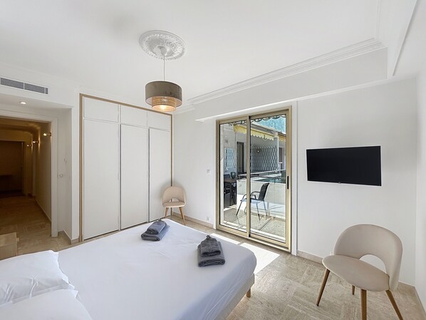 3 chambres, fer et planche à repasser, Wi-Fi, draps fournis