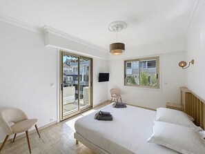3 chambres, fer et planche à repasser, Wi-Fi, draps fournis