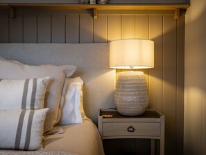 5 bedrooms, individually decorated, individually furnished, free WiFi