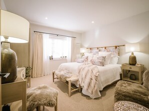 5 bedrooms, individually decorated, individually furnished, free WiFi