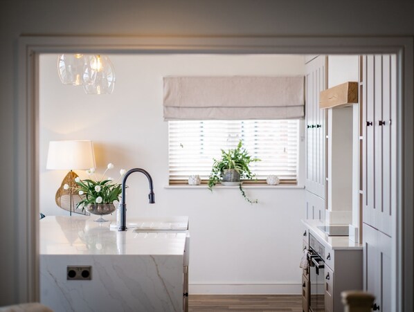 Dishwasher, cookware/dishes/utensils