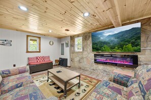 Televisie en een open haard