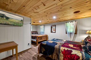 4 habitaciones, tabla de planchar con plancha, wifi y ropa de cama 