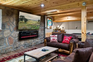 Televisión y chimenea 