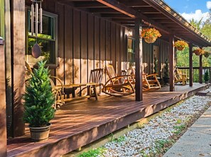 Terrace/patio - Peaceful Path-Smoky Mountains, TN with Hot Tub (Sevierville)