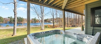 Travelers Dream Home | Hot Tub | Pet-Friendly | Sunsets | Walk to Town!