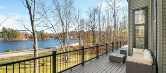 Travelers Dream Home | Hot Tub | Pet-Friendly | Sunsets | Walk to Town!