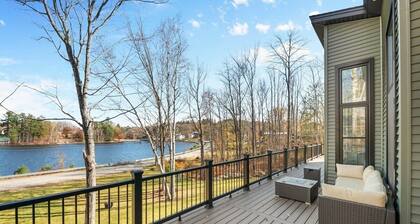 Travelers Dream Home | Hot Tub | Pet-Friendly | Sunsets | Walk to Town!